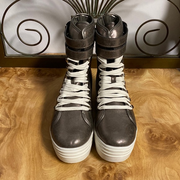 Cute to the Core Metallic Platform Boots - Picture 2 of 7